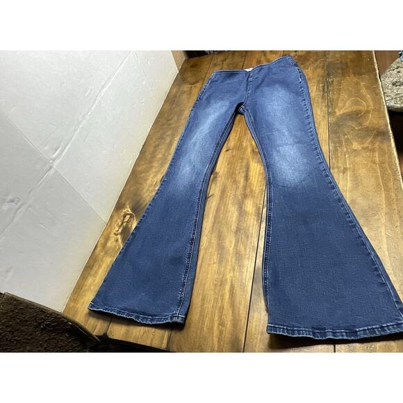Rock & Roll Cowgirl Denim - Rock & Roll Jeans Womens 29x34 Stretch Bargain Bell Pull On Flare Hippie